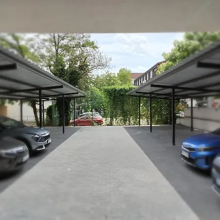 Center *